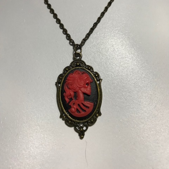 Free with $50 Purchase Black/Red Cameo Necklace 18" - Picture 2 of 3